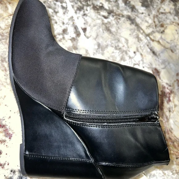 Charles by Charles David Wedge Booties, Black, Size 9 - Picture 3 of 11